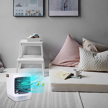 Mini climatiseur portable en cours d'utilisation dans la chamble