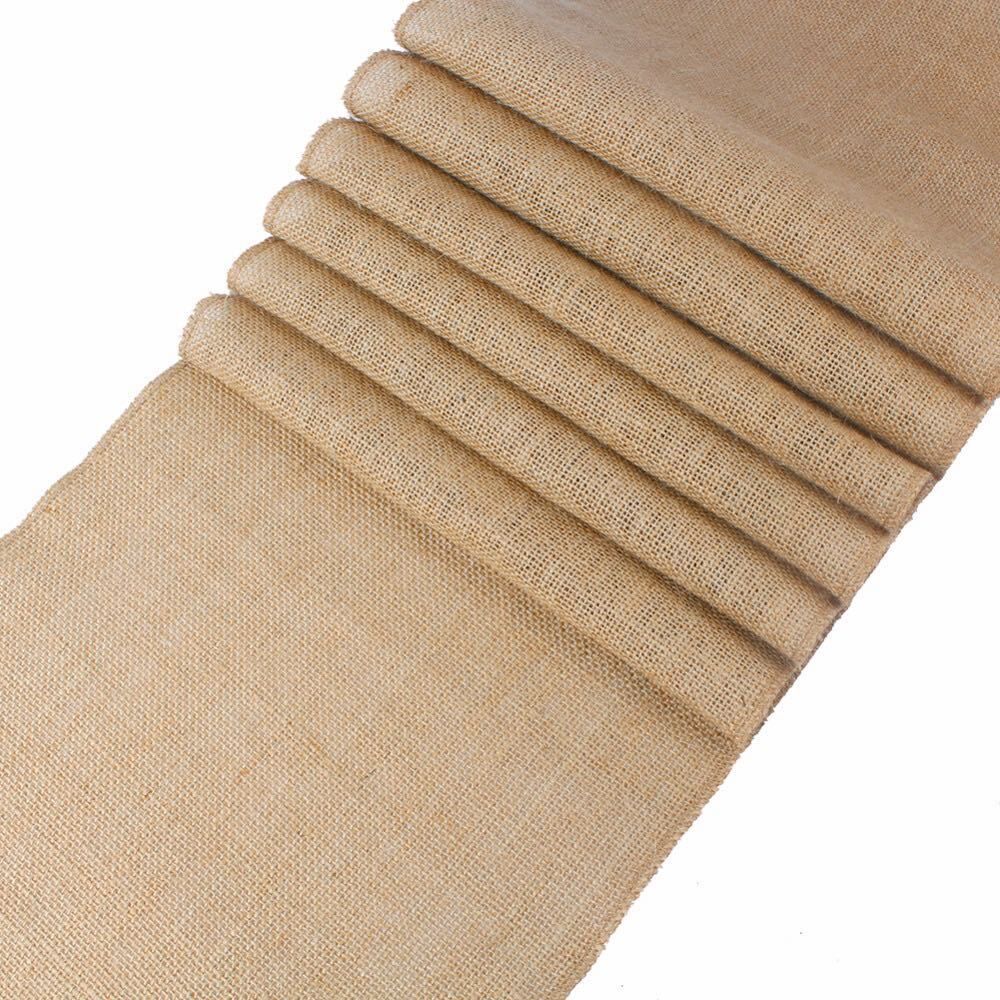 Chemin de table toile de jute fait des plies parfait