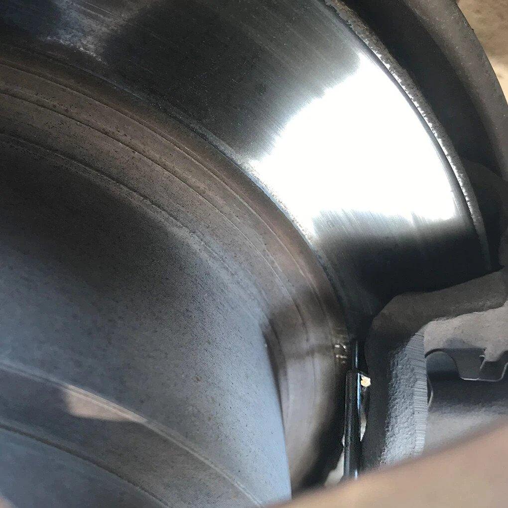 Testeur de plaquettes de frein de voiture – Image 2