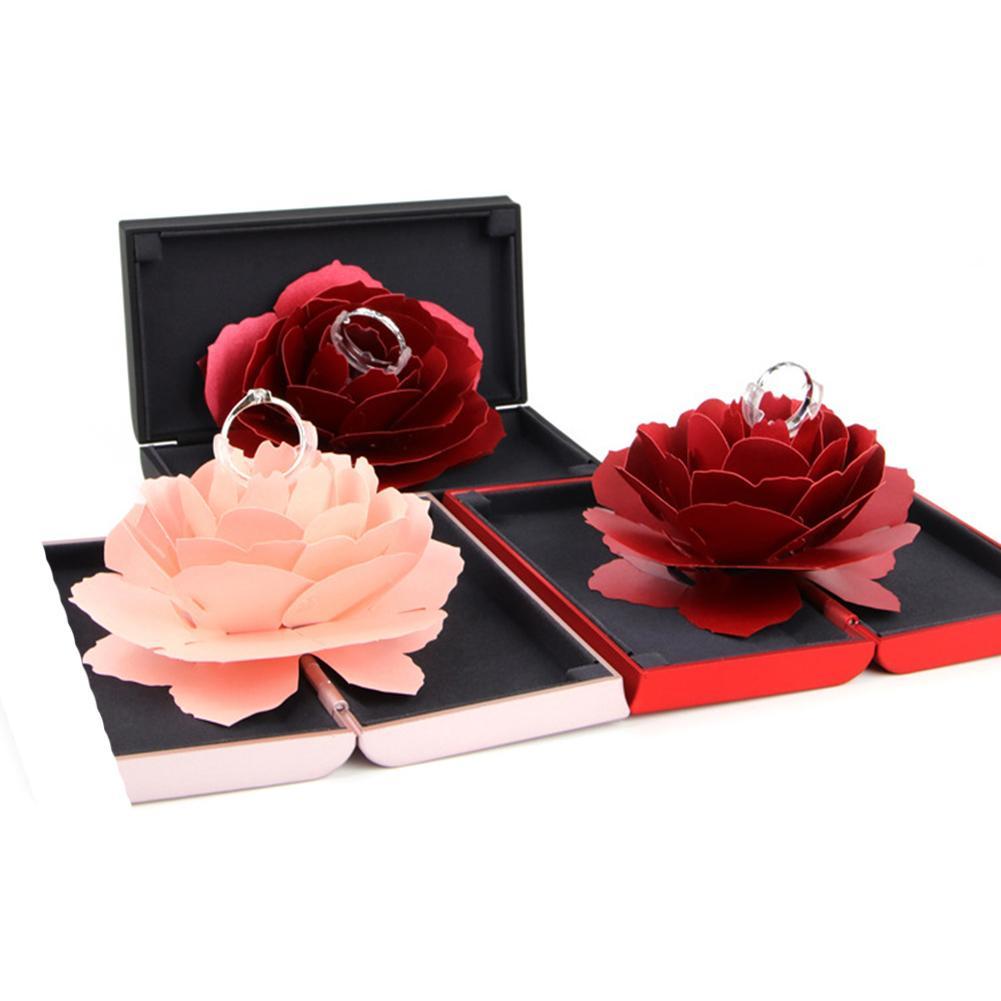 Boîte cadeau pour bague rose florissante