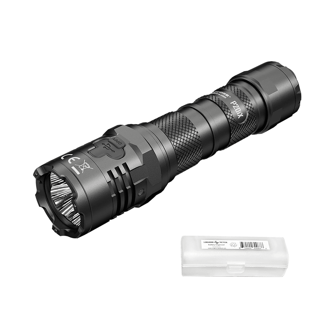 aisceau lumineux puissant de la Nitecore P20iX utilisé de nuit