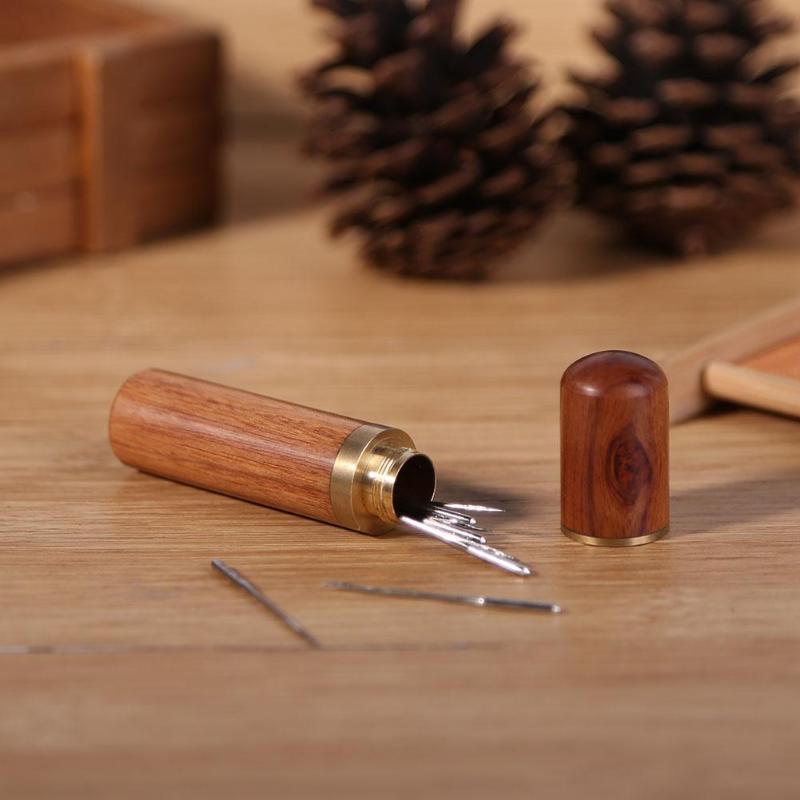Tube de rangement pou aiguille de couture en bois