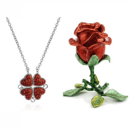 Collier à 4 coeurs + écrin