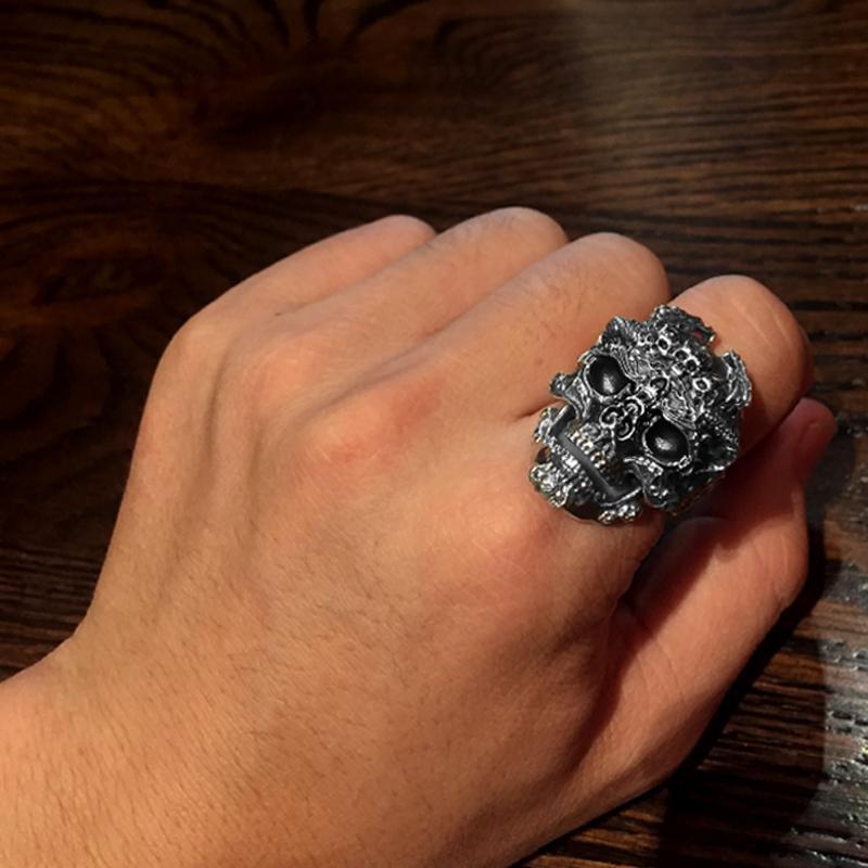 Bague crâne argentée – Image 4