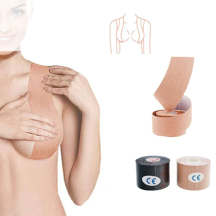 Bande adhésive pour soutien-gorge invisible après utilisation par une femme