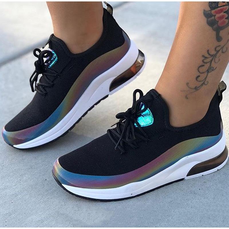 Cool sneaker confortable noir au pied