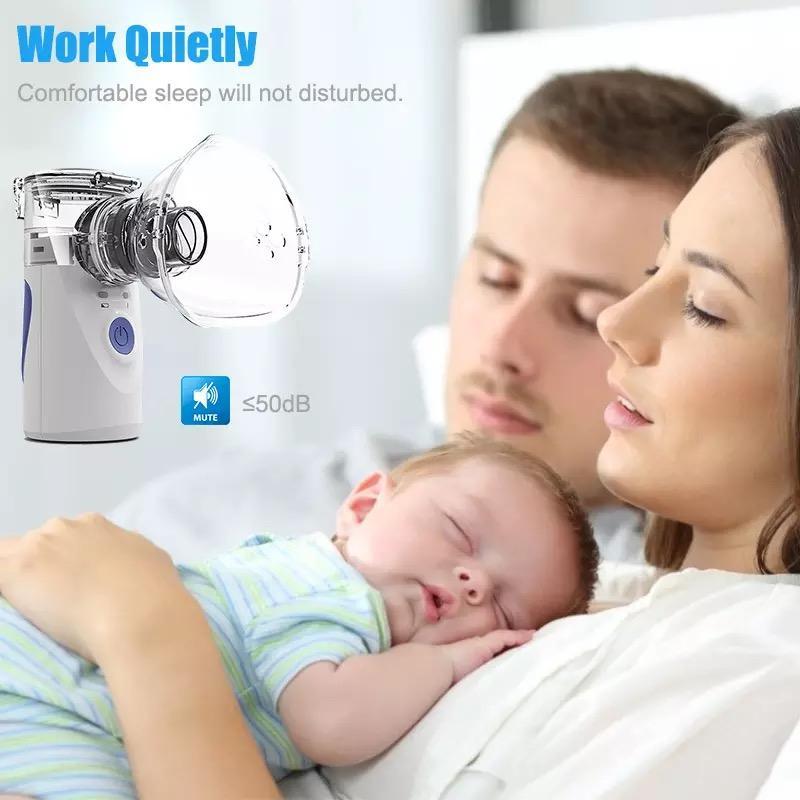 Nébuliseur portable à ultrasons utilisé par une famille