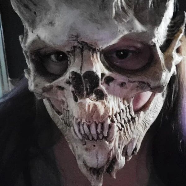 Masque d'horreur d'Halloween avec crâne et os de guerrier – Image 7