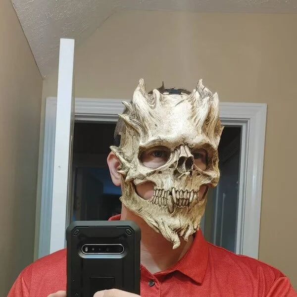 Masque d'horreur d'Halloween avec crâne et os de guerrier – Image 2