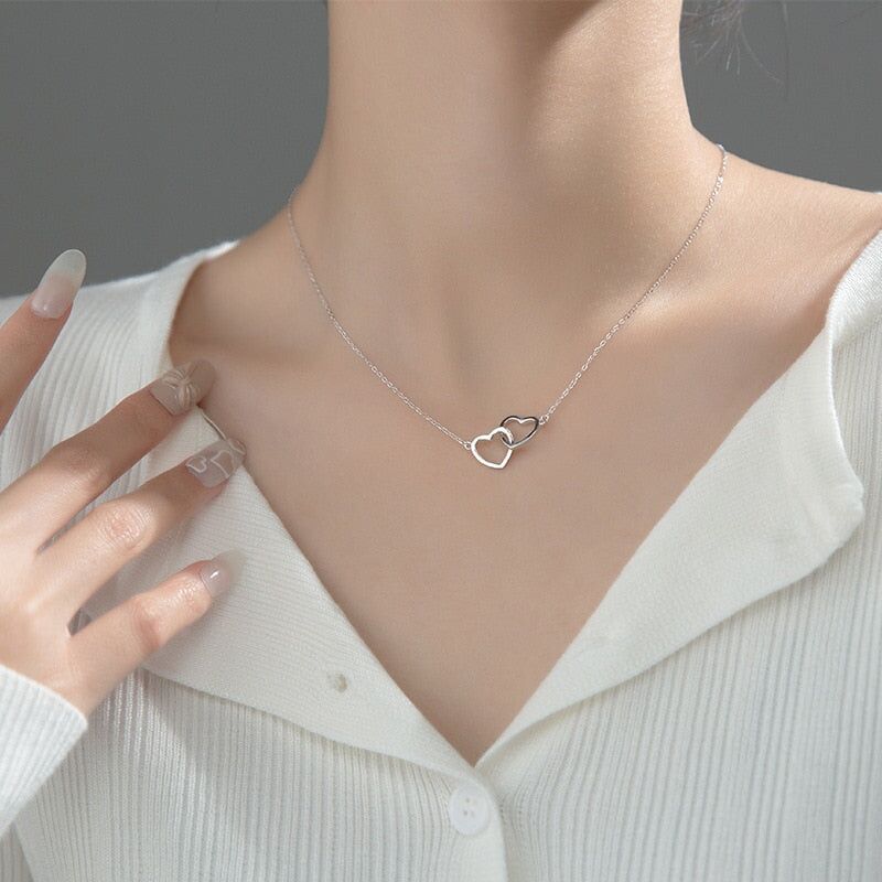 Collier au cou