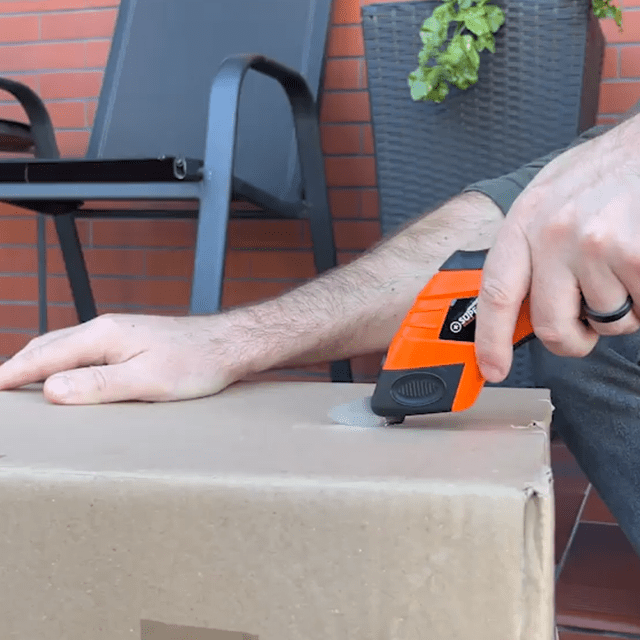 Gros plan sur le bouton d’activation avec verrouillage de sécurité