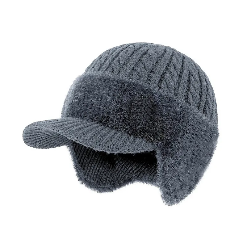 Vue de face du bonnet casquette noir porté