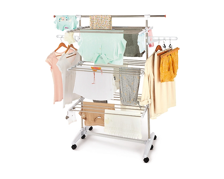 barre supérieure extensible utilisée pour sécher un drap