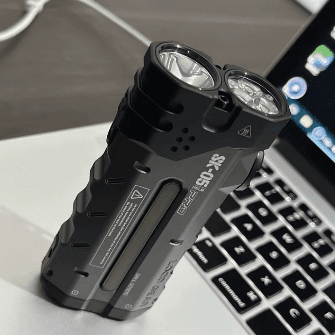 Lampe torche Loop Gear SK05Pro utilisée en extérieur de nuit