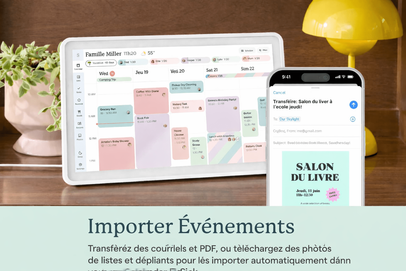 calendrier numérique installé au mur dans une cuisine familiale
